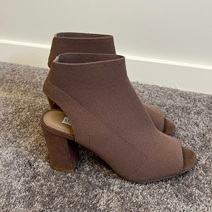 Steve Madden Peep Toe Bootie SZ 6